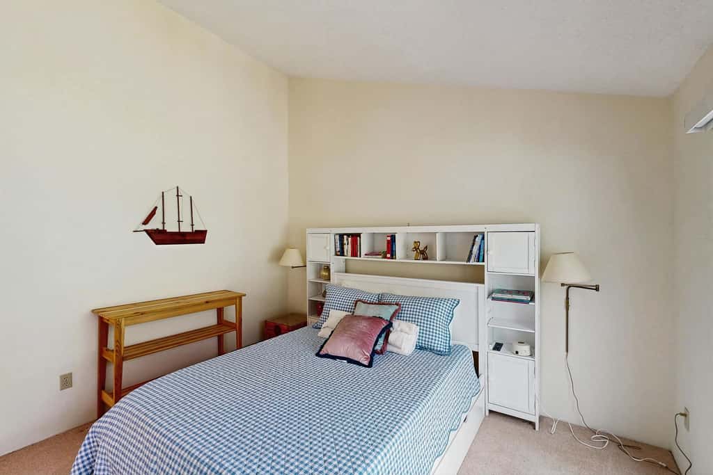 Condo in Glen Arbor with Lake Michigan sunset views, fireplace, deck, washer & dryer