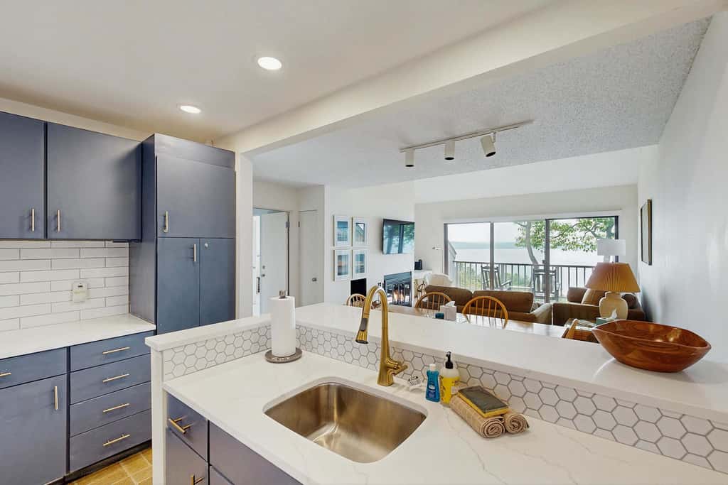 Condo in Glen Arbor with Lake Michigan sunset views, fireplace, deck, washer & dryer