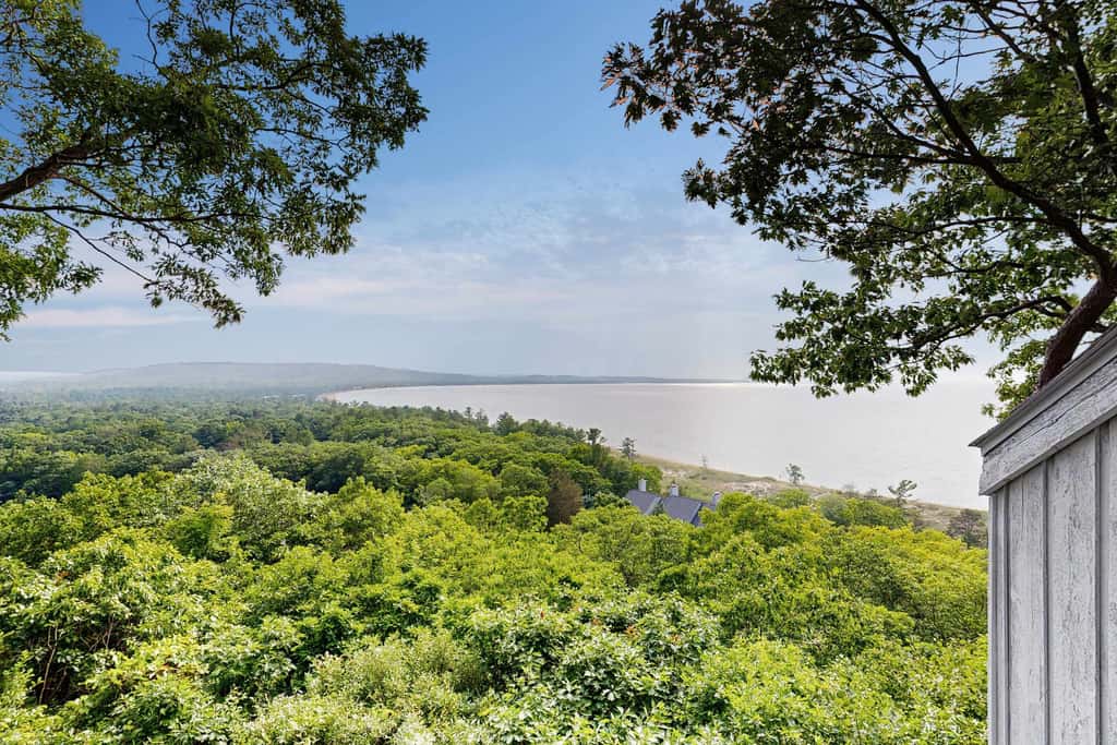 Condo in Glen Arbor with Lake Michigan sunset views, fireplace, deck, washer & dryer