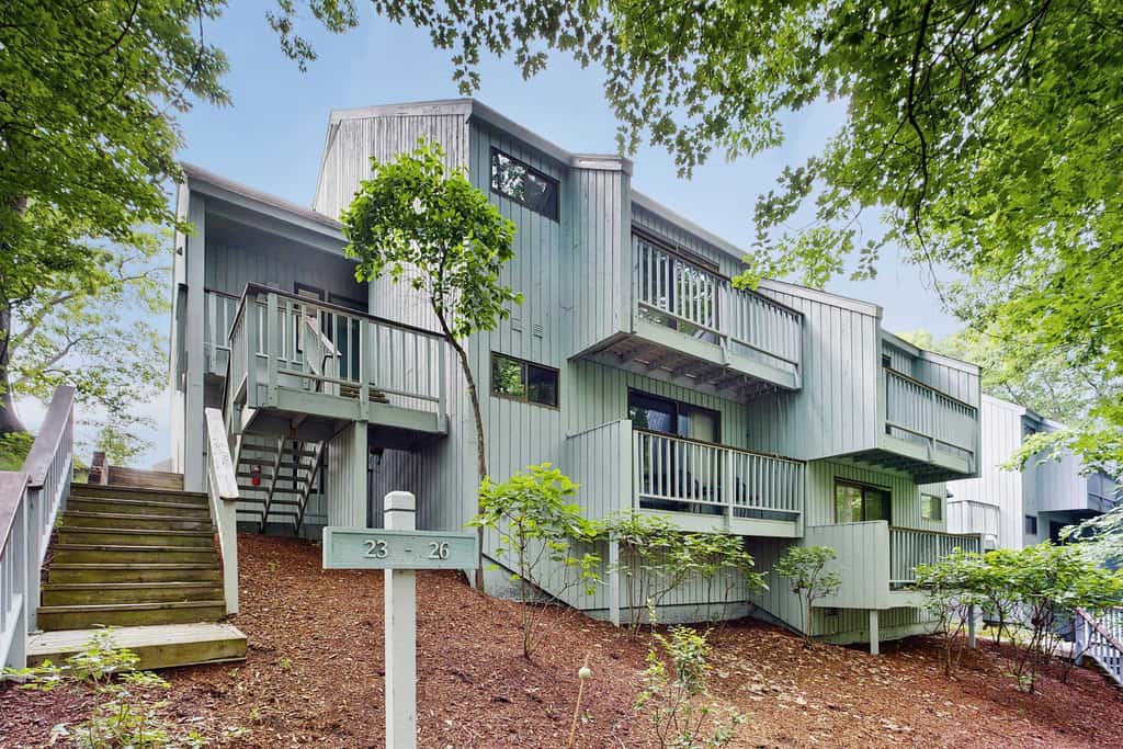 Condo in Glen Arbor with Lake Michigan sunset views, fireplace, deck, washer & dryer