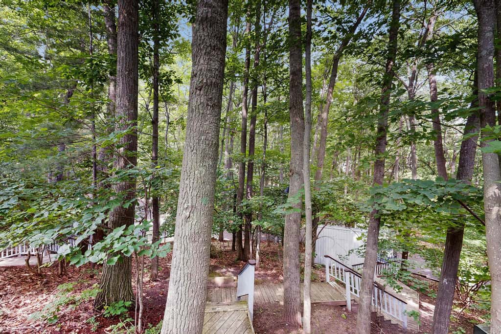 Condo in Glen Arbor with Lake Michigan sunset views, fireplace, deck, washer & dryer