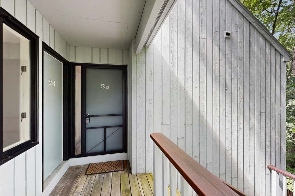Condo in Glen Arbor with Lake Michigan sunset views, fireplace, deck, washer & dryer