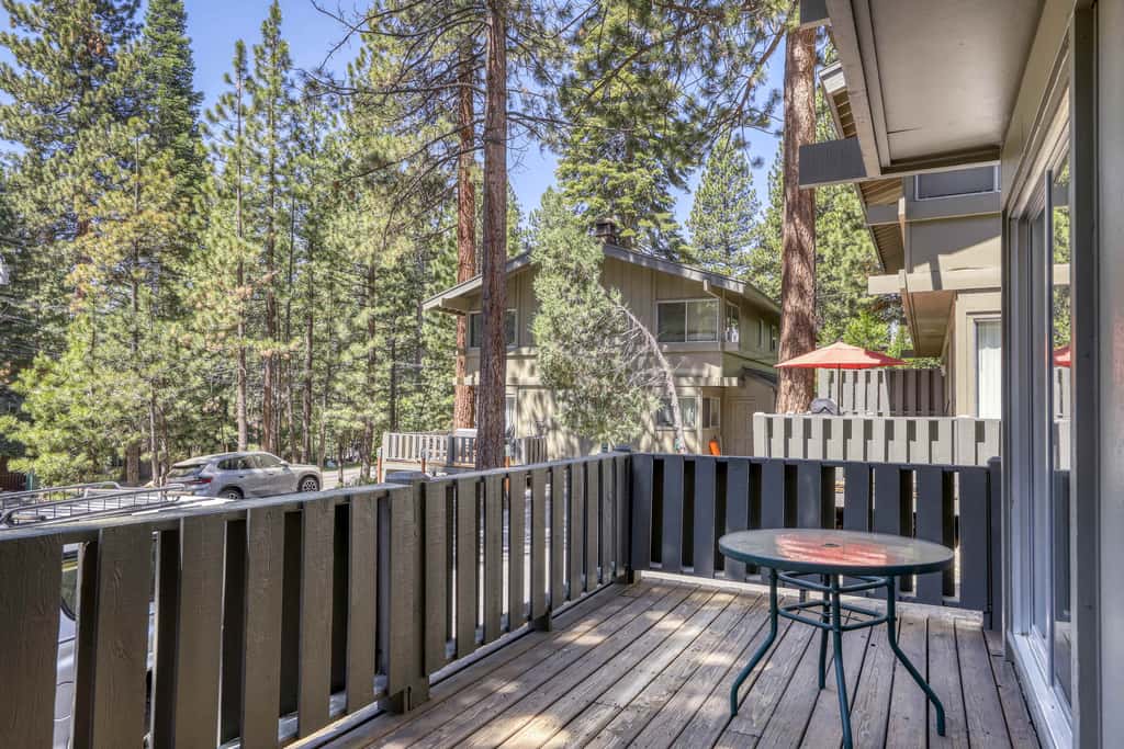 Cozy Incline Village Escape with Mountain Views