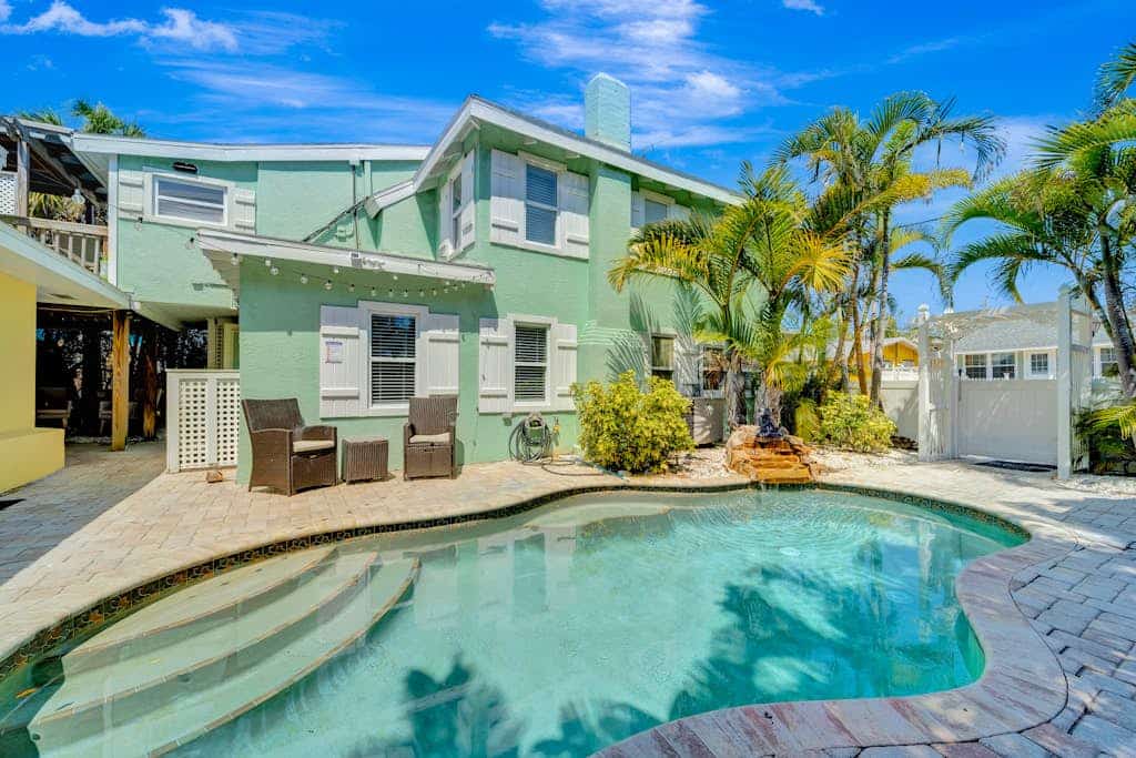 3-suite combo with private pool, W/D & easy beach access