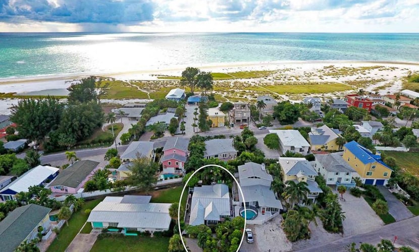 Beautiful cottage w/ heated private pool - walk to beach, dining, Bayfront Park