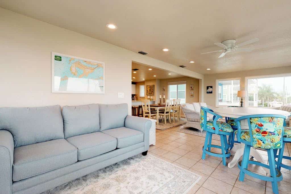 Bay-facing condo with amazing views and heated pool - beach across the street