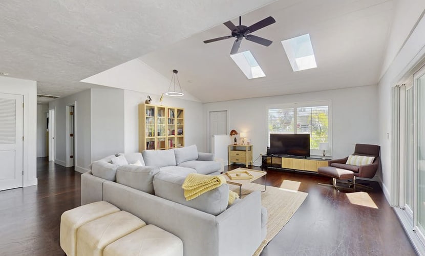 Lovely island home - 1 block to Pine Street, 2 dogs OK