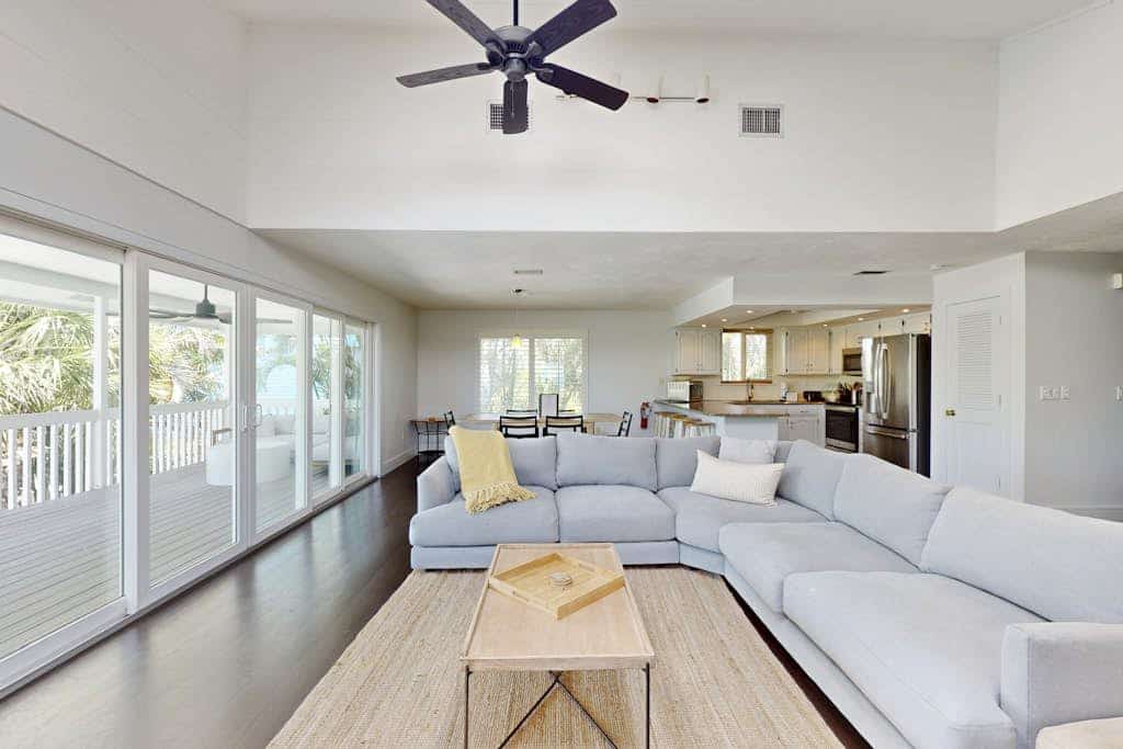Lovely island home  - 1 block to Pine Street, 2 dogs OK