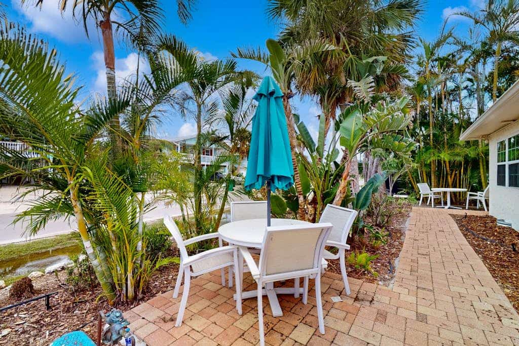 Freshly Remodeled Island Suite w/ Pool & Pet Friendly