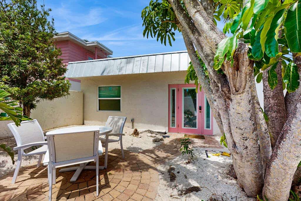Freshly Remodeled Island Suite w/ Pool & Pet Friendly