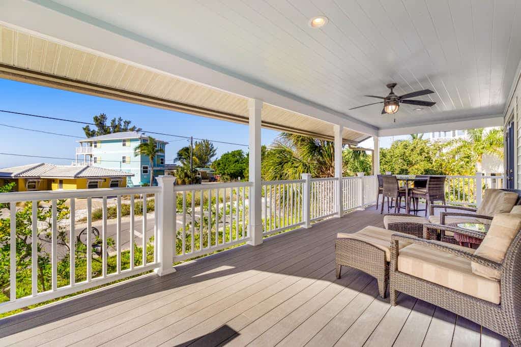 Beautiful, well-maintained home w/ heated private pool - walk to beach & dining