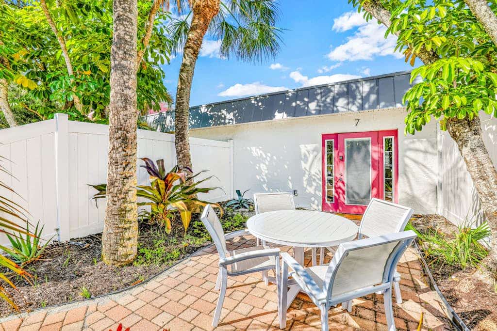 Freshly Remodeled Island Suite w/ Pool & Pet Friendly