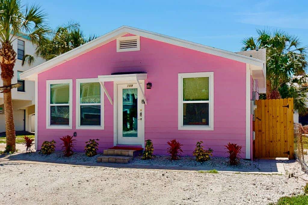 Charming, fully remodeled cottage steps from beach with WiFi & central AC
