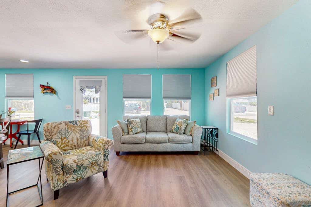 Charming, fully remodeled cottage steps from beach with WiFi & central AC