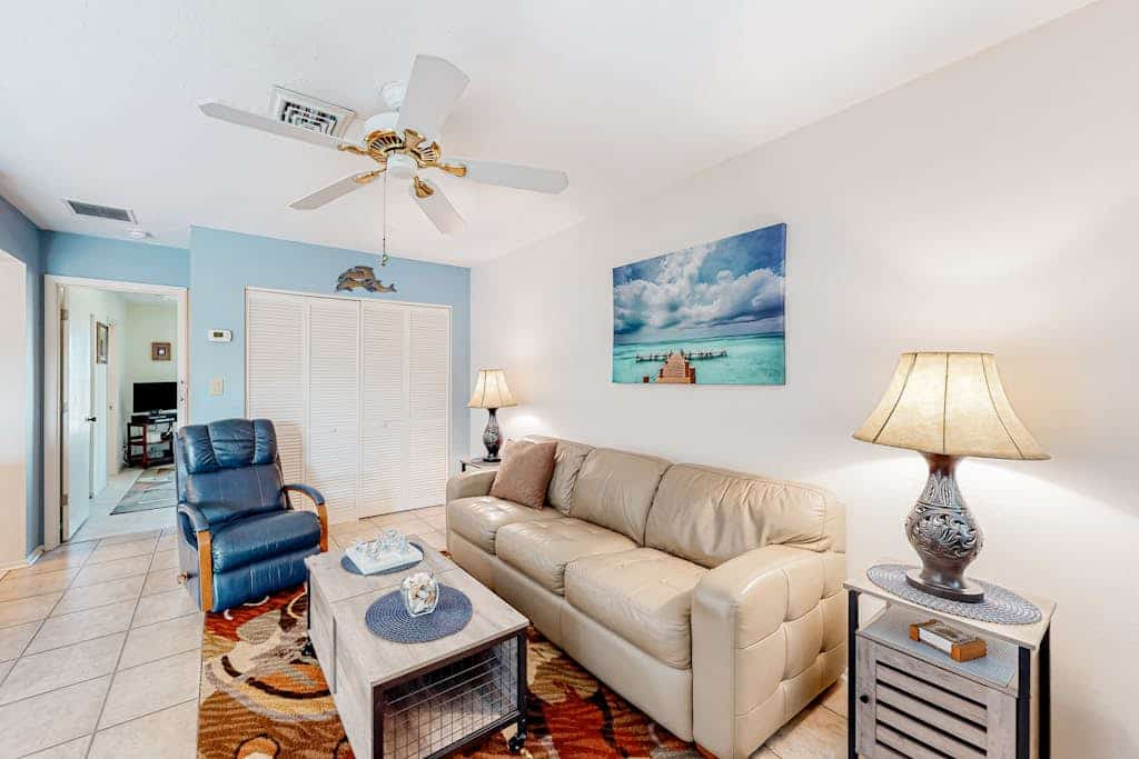 Gulf-view condo with pool, grill access, balcony, washer/dryer & central AC