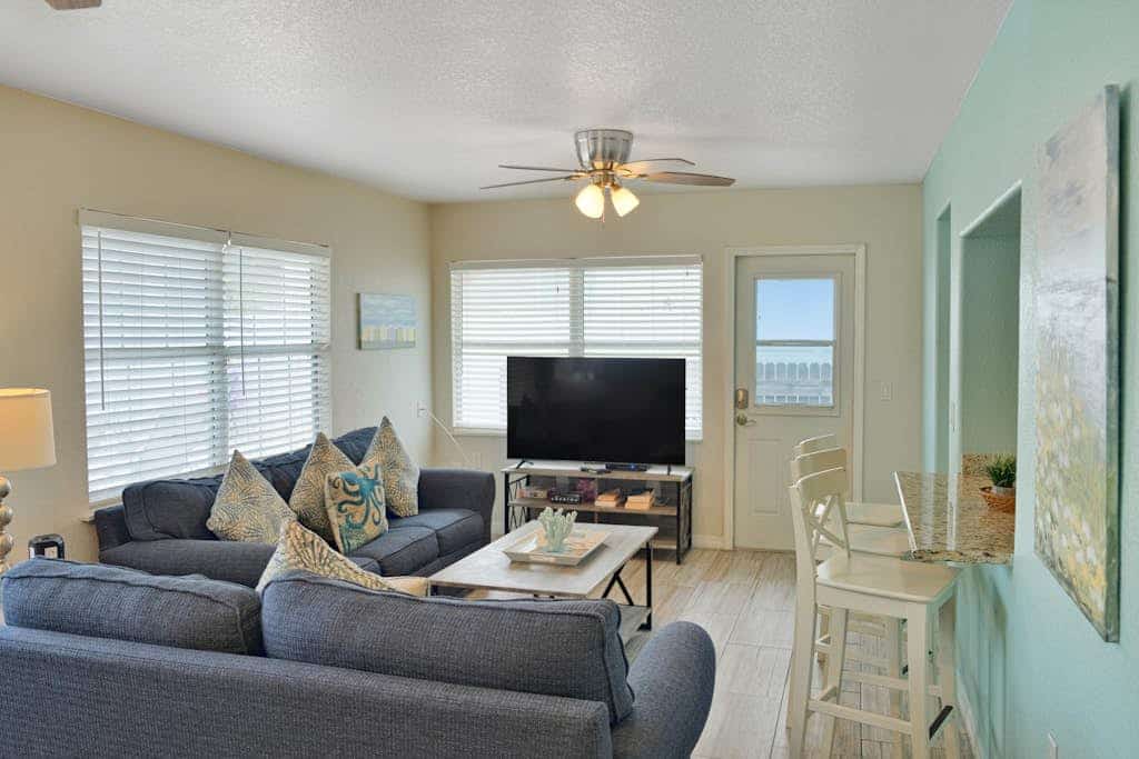 Duplex near beach with heated pool, grill, washer/dryer, patio, AC