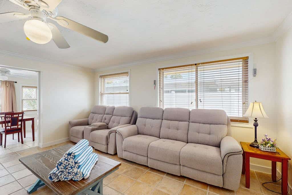 Dog-friendly seaside home - heated private pool & spa, great location near beach
