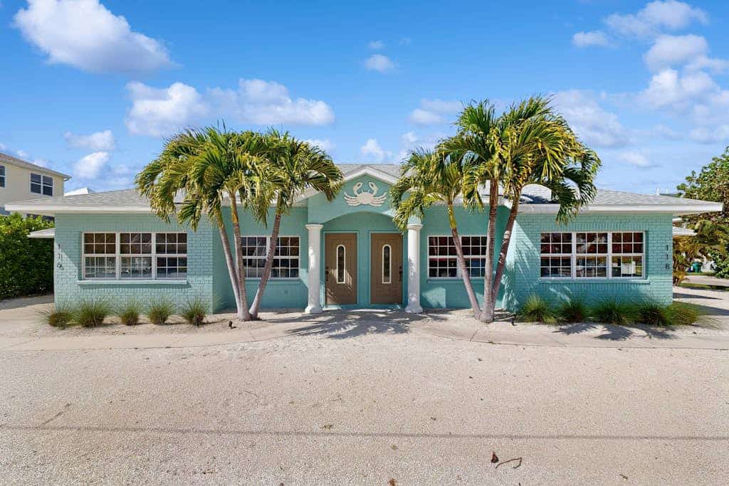 Large pool home just steps from the Gulf, fully renovated, family friendly, WIFI