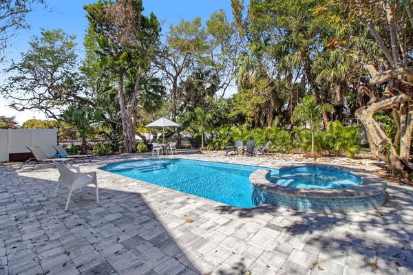 Updated Beach Escape with Private Pool, Spa & Fast WiFi - Walk to the Gulf