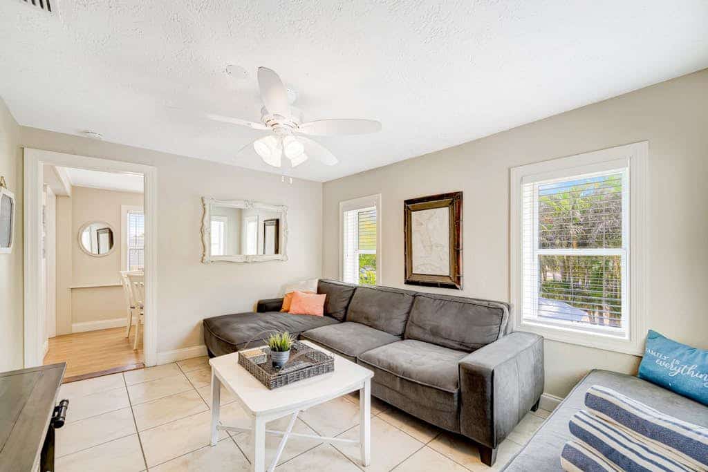 2nd-floor suite with on-site pool, grill, & private deck - walk to beach