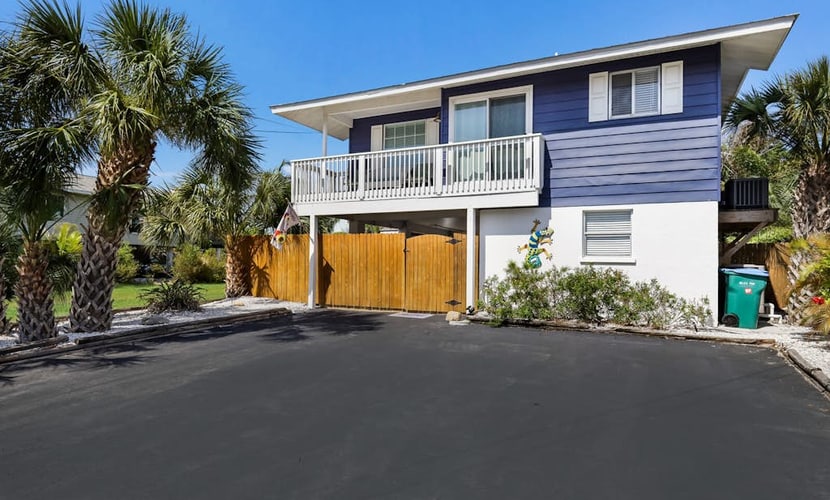 Renovated walk-up duplex with private pool & outdoor lounge - walk to beach