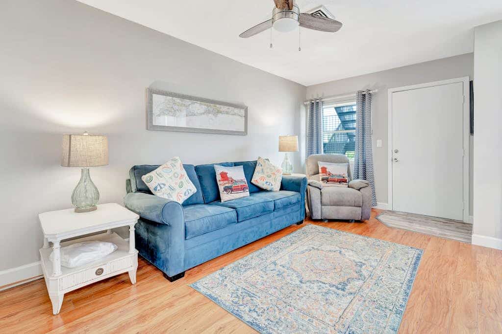 Relaxing condo with a heated pool, gas grill, washer/dryer, & central AC
