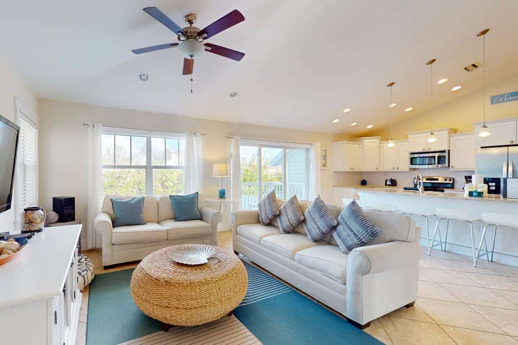 Beautiful lakeside home w/ upscale amenities, heated private pool & fishing dock