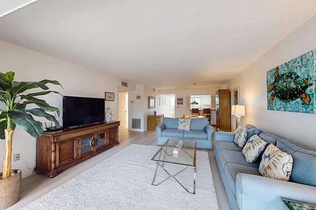 Peaceful condo with pool, tennis, fishing dock, & tennis - serenity awaits