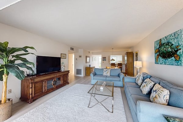 Peaceful condo with pool, tennis, fishing dock, & tennis - serenity awaits