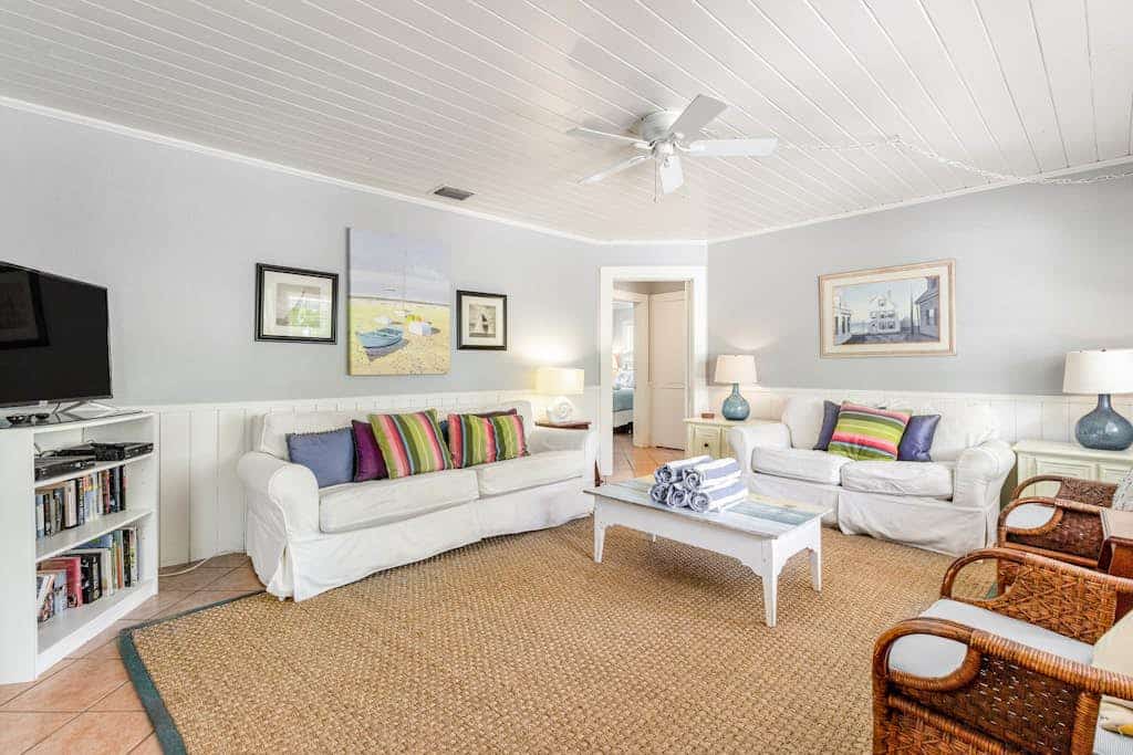 Historic beach cottage with private pool - walk 1 block to beach & free trolley