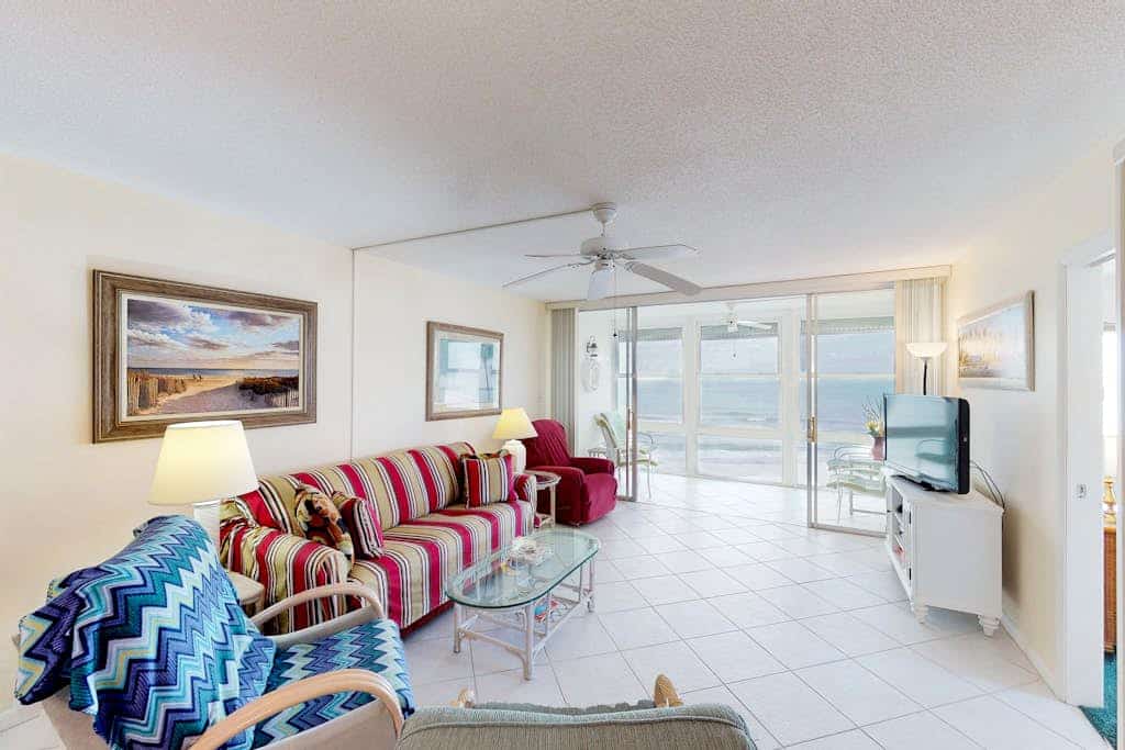 Ocean-front condo with WiFi, pool & Gulf views - steps to the beach