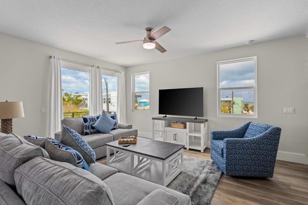 Brand new luxury duplex w/ private pool, roof top decking, w/ds, & gulf views