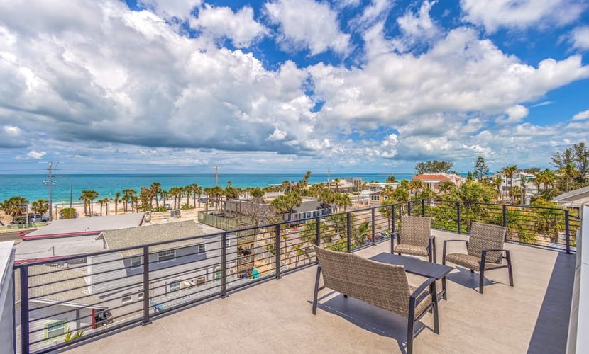 Brand new luxury duplex w/ private pool, roof top decking, w/ds, & gulf views
