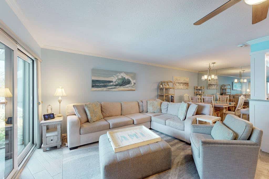 Vibrant retreat with pool, beach access, tennis, balcony, & stunning ocean views