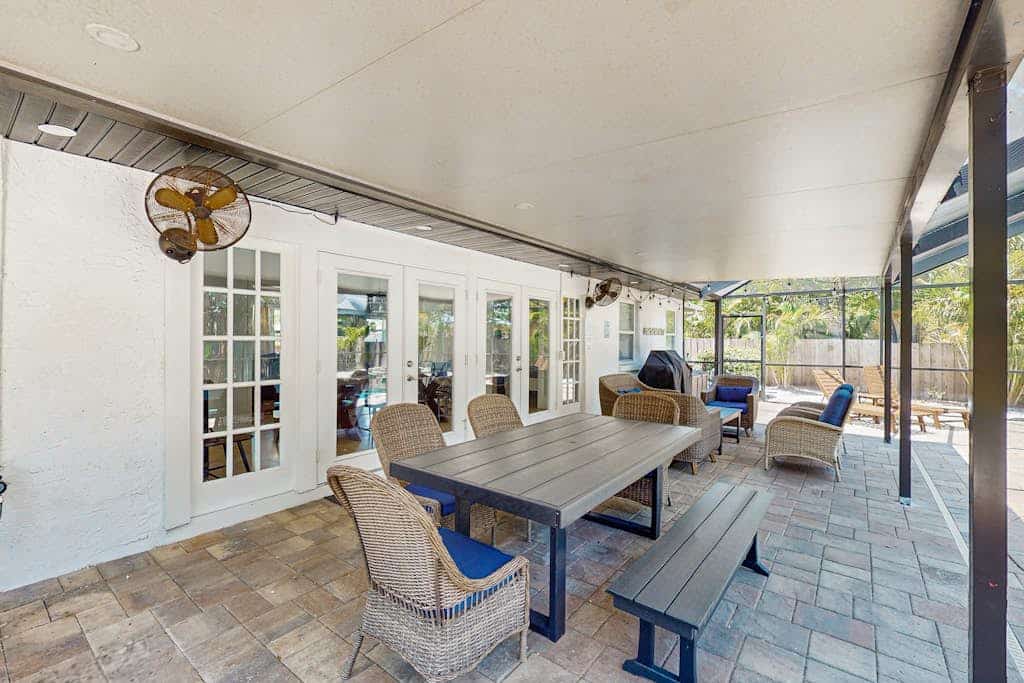 Luxe home with pool & alfresco living - amazing walkable location