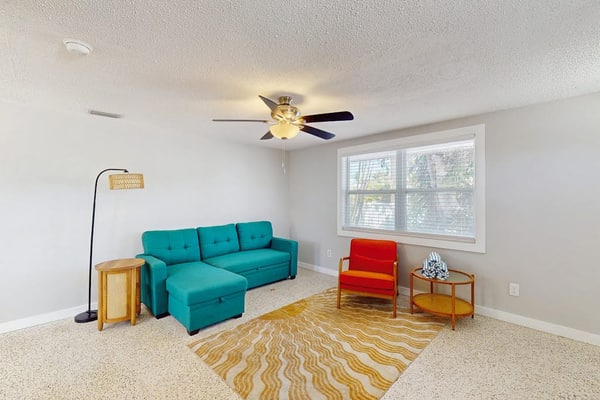 Cozy retreat, steps away from Gulf and beaches, dog friendly, AC