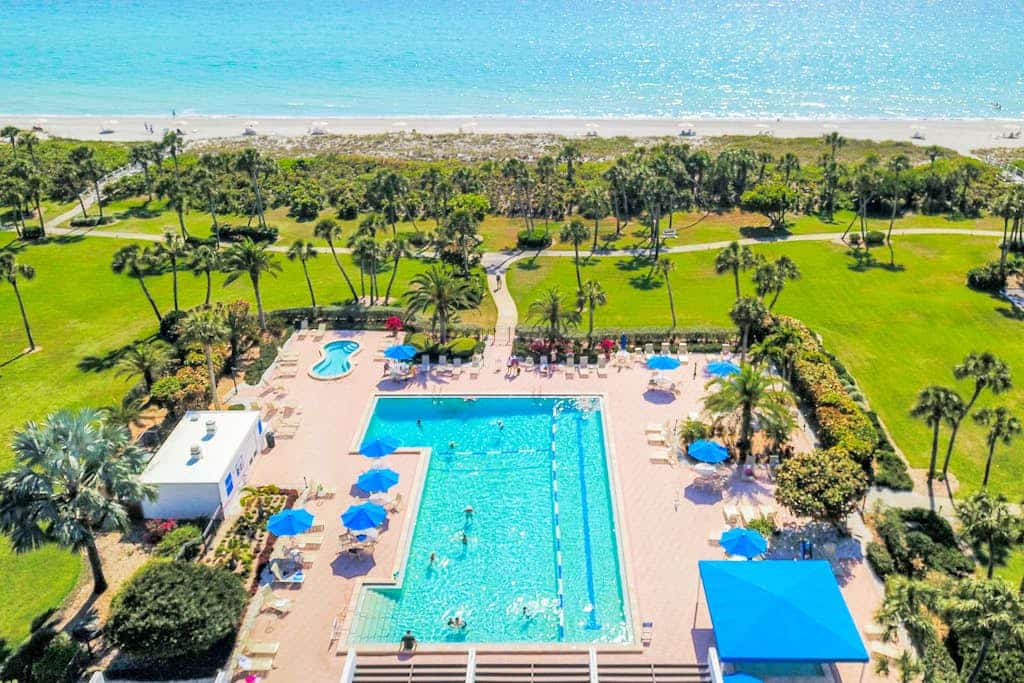 Gulf front condo with pool and tennis court access - breath taking balcony views