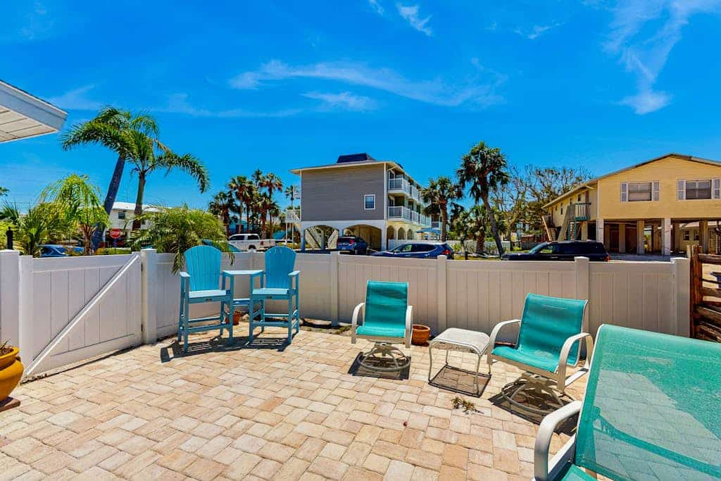 Relaxing retreat with pool, steps to the beach, AC and WIFI
