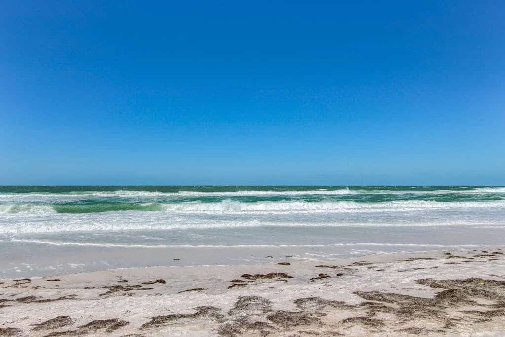 Relaxing retreat with pool, steps to the beach, AC and WIFI