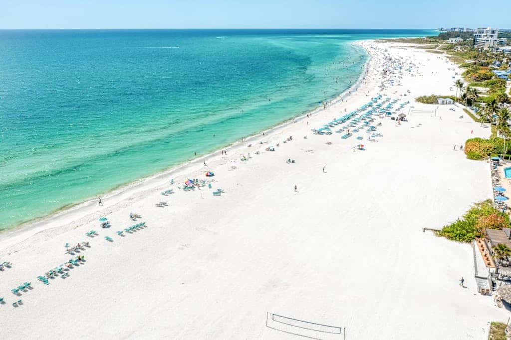 Dreamy beach condo with AC & balcony - walk to nature park & near downtown