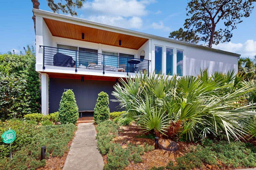 Luxe bay-view escape with private pool, kayak, grill/ice box, & all-new interior