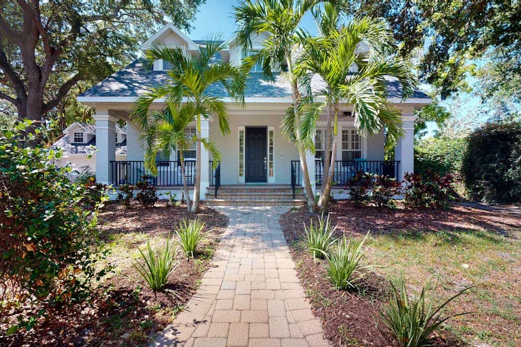 Incredible, dog-friendly home with Pack-N-Play, full kitchen, patio & beach gear