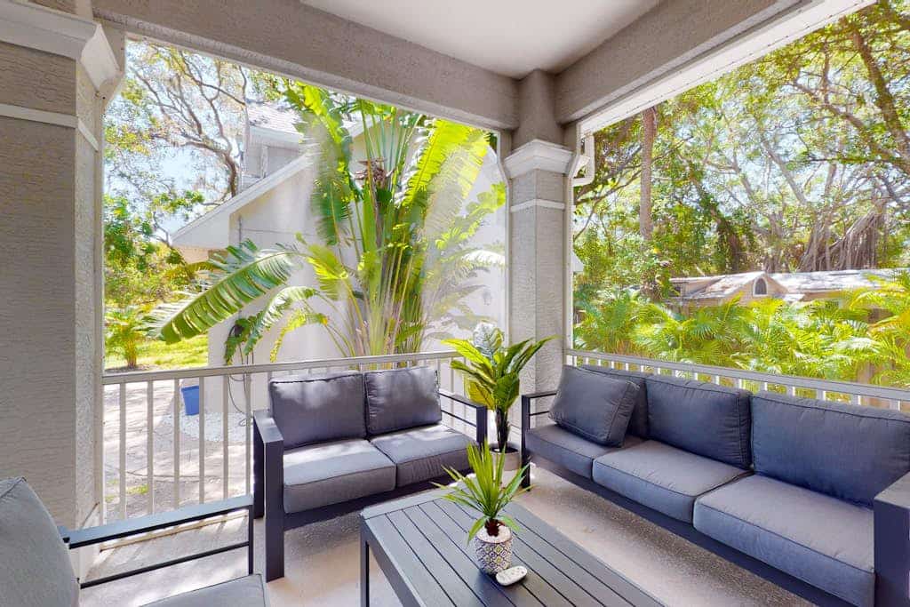 Incredible, dog-friendly home with Pack-N-Play, full kitchen, patio & beach gear