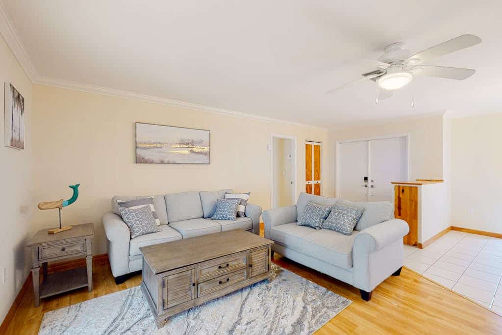 Quiet home on a cul-de-sac with screened patio, bikes, W/D, & central AC
