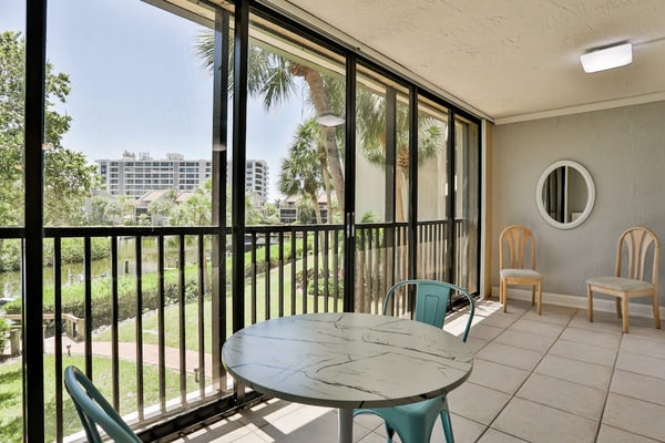 Harbor-view condo with pool, sports courts & fitness room - snowbirds welcome