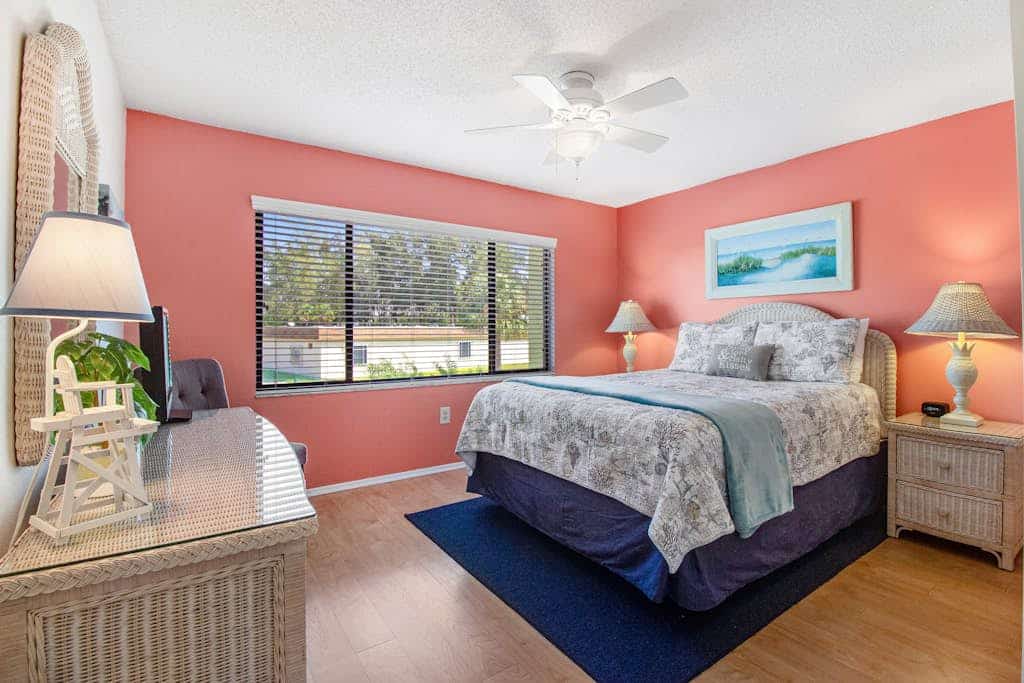Quiet condo with a heated pool & central AC - short walk to the beach