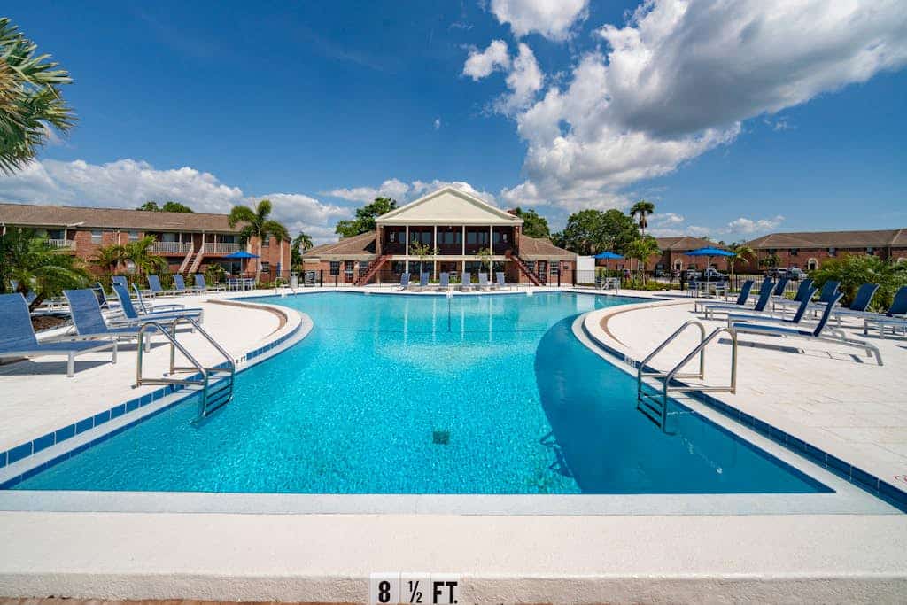 Dog-Friendly Riverfront Condo w/ a Shared Pool, Sports Courts, Gym, & Fast WiFi