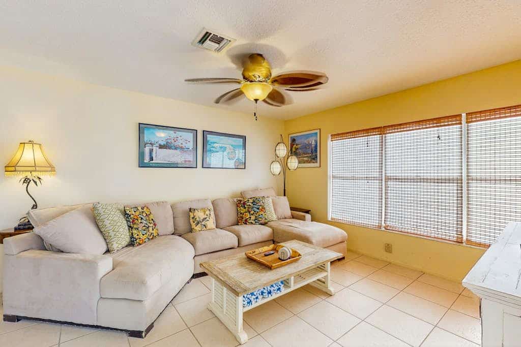 Dog friendly home with lanai, internet, and perfect location