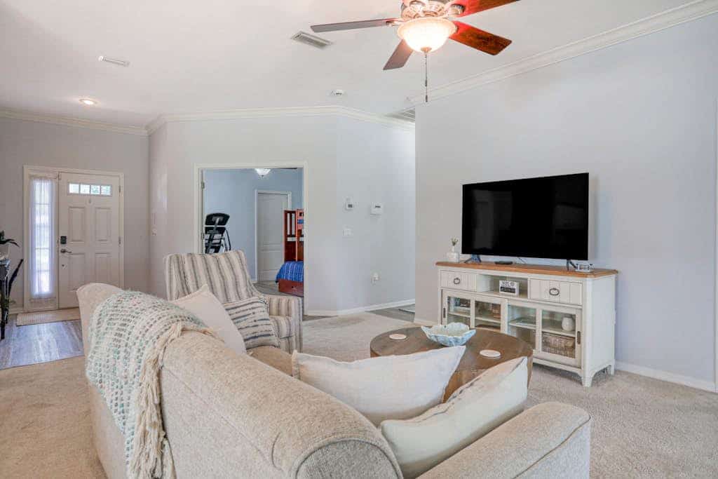 Snowbird-friendly, golf-view getaway with central AC, washer/dryer, & grill