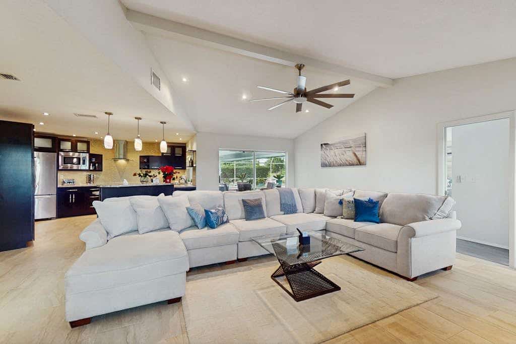 Dog friendly home with private pool, on golf course, and washer and dryer